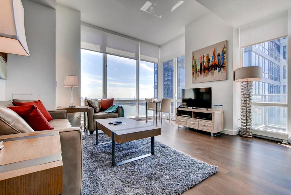 Deluxe One-Bedroom Apartment interior